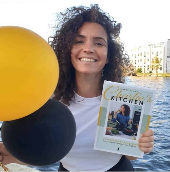 Charlotte met haar boek