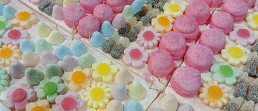 De grootste snoeptaart ter wereld gebouwd door Ameel Candy World